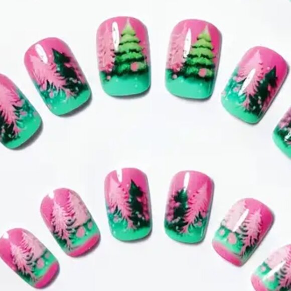 🍸❤️🎄HOLIDAY NAILS!🎄❤️🍸 - Picture 2 of 3